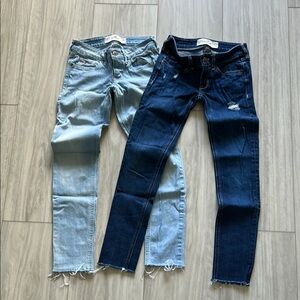 #5 Bundle size 00 / 23 Hollister Jeans Light wash & Dark Distressed Details